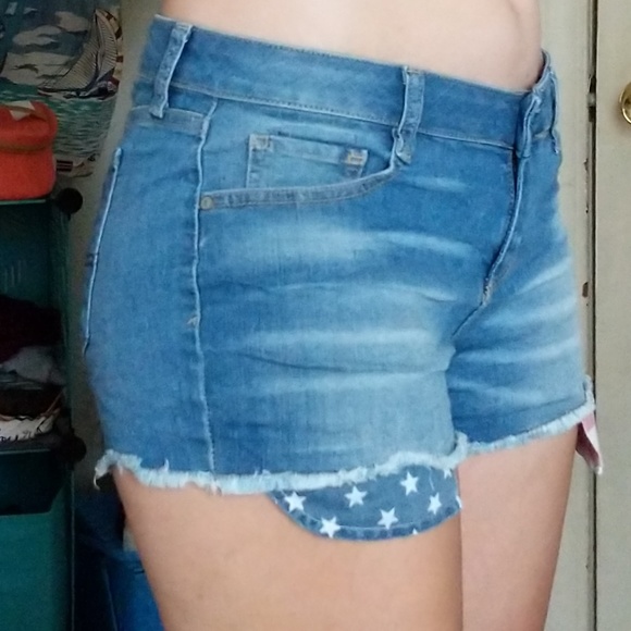 Jean Cutoff Shorts with American Flag Pockets - Picture 3 of 4